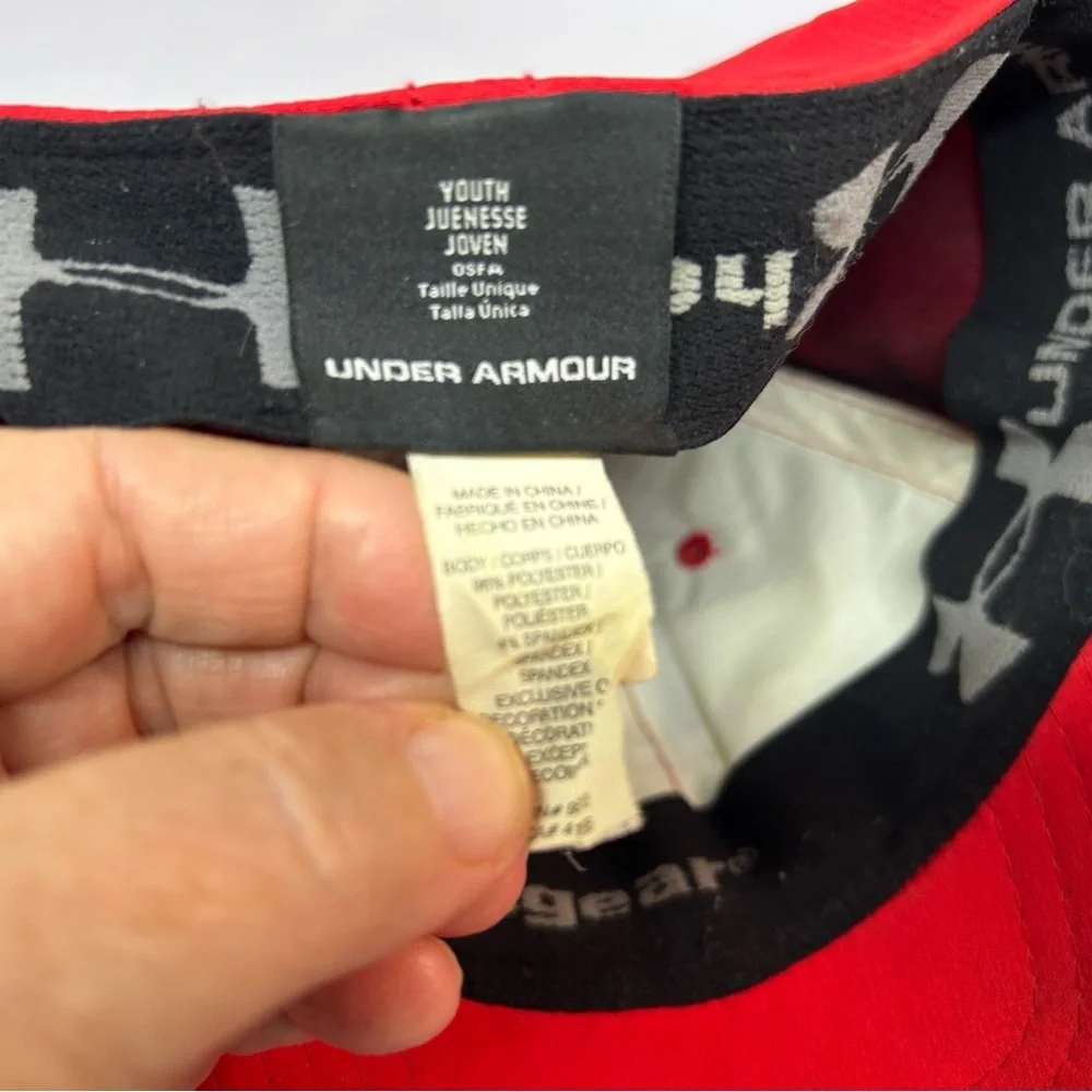 Under‎ Armour Hat Cap Youth Kids Boys S/M Flex Stretch Fitted Red Black Logo